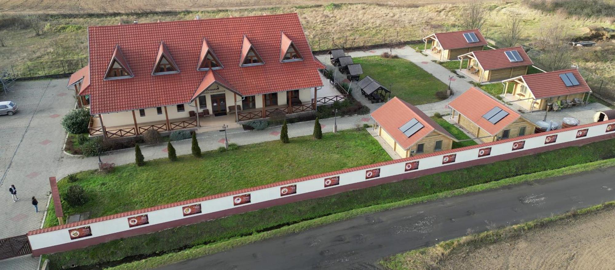 Tuzseri Palinka Tanya Εξωτερικό φωτογραφία