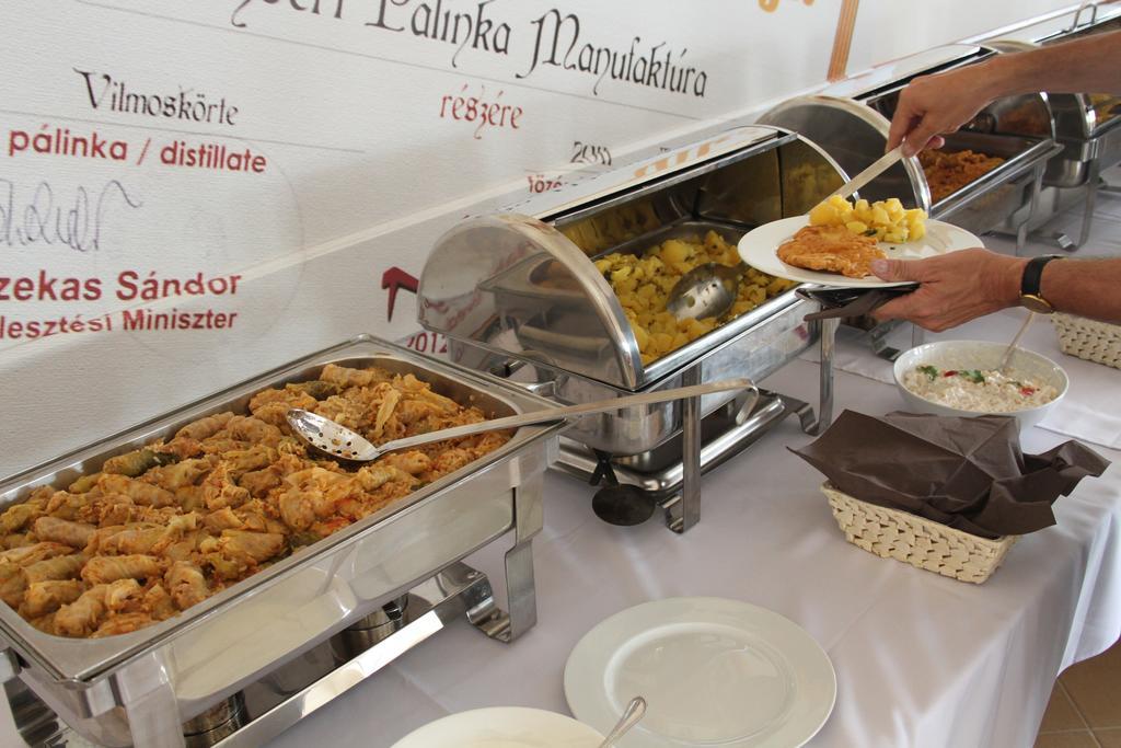 Tuzseri Palinka Tanya Εξωτερικό φωτογραφία