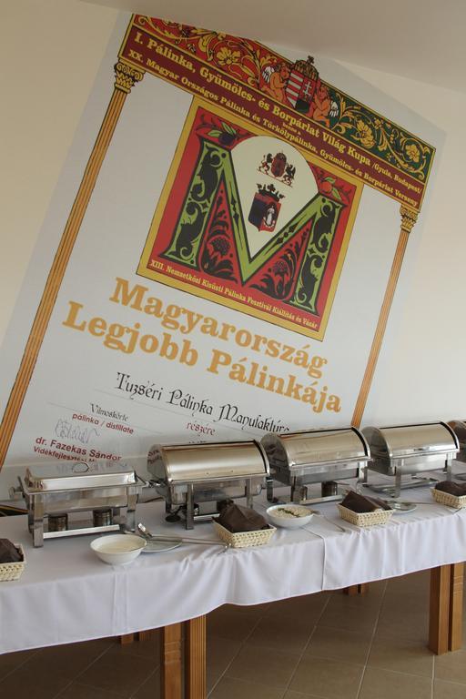 Tuzseri Palinka Tanya Εξωτερικό φωτογραφία