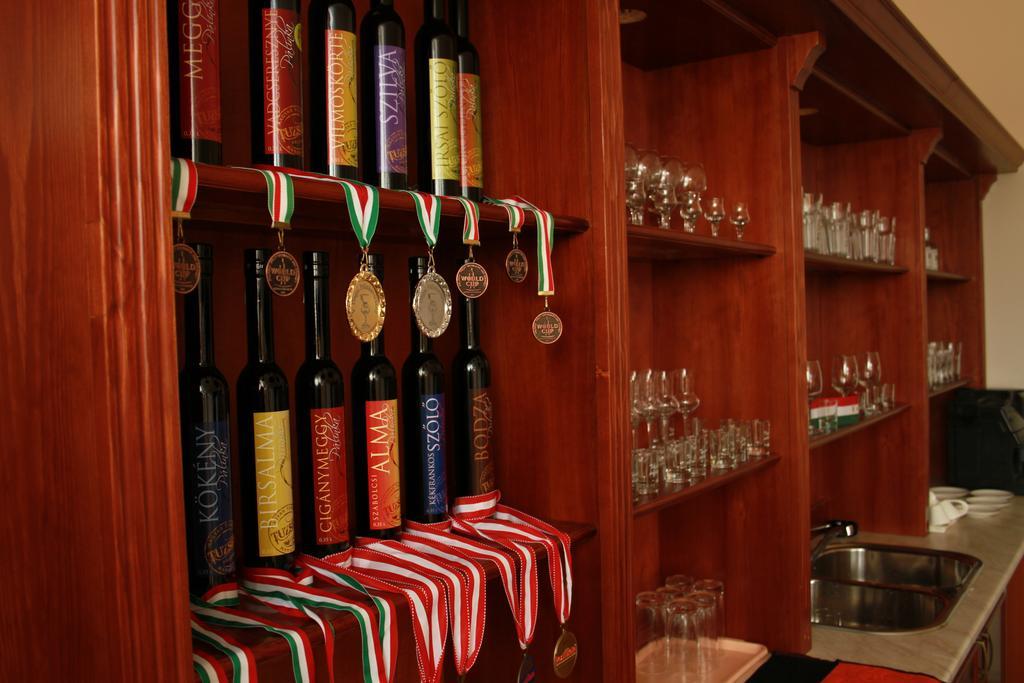 Tuzseri Palinka Tanya Εξωτερικό φωτογραφία